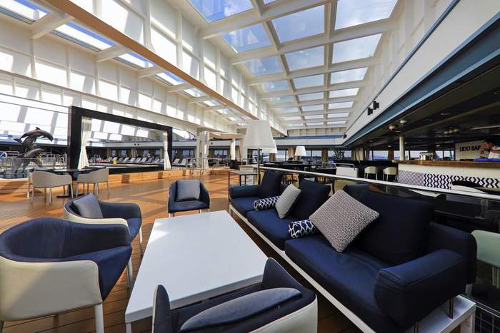 Nicko Cruises Vasco Da Gama Lido Bar 2.jpg